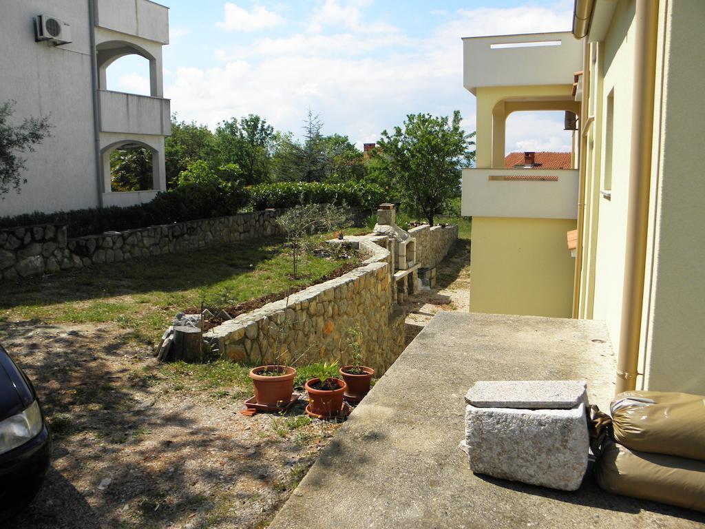 Apartments Njivice Bajcic Exterior foto